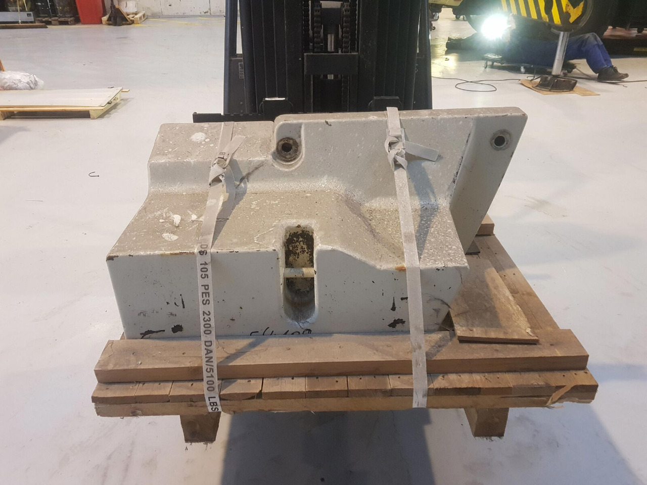 Terex Terex Challenger 4200 counterweight 1,4 ton - Contrapeso para Grua móvel: foto 1 Terex Terex Challenger 4200 counterweight 1,4 ton - Contrapeso para Grua móvel: foto 1