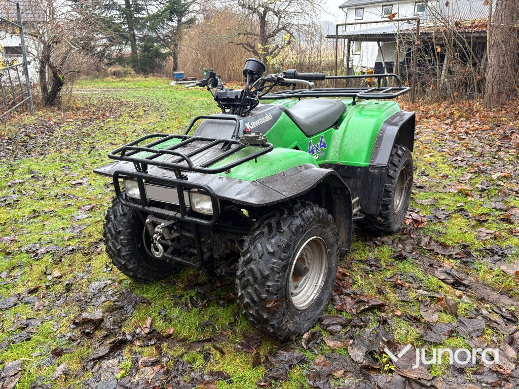 Fyrhjuling - Kawasaki KLF 300 C - Quadriciclo: foto 1 Fyrhjuling - Kawasaki KLF 300 C - Quadriciclo: foto 1