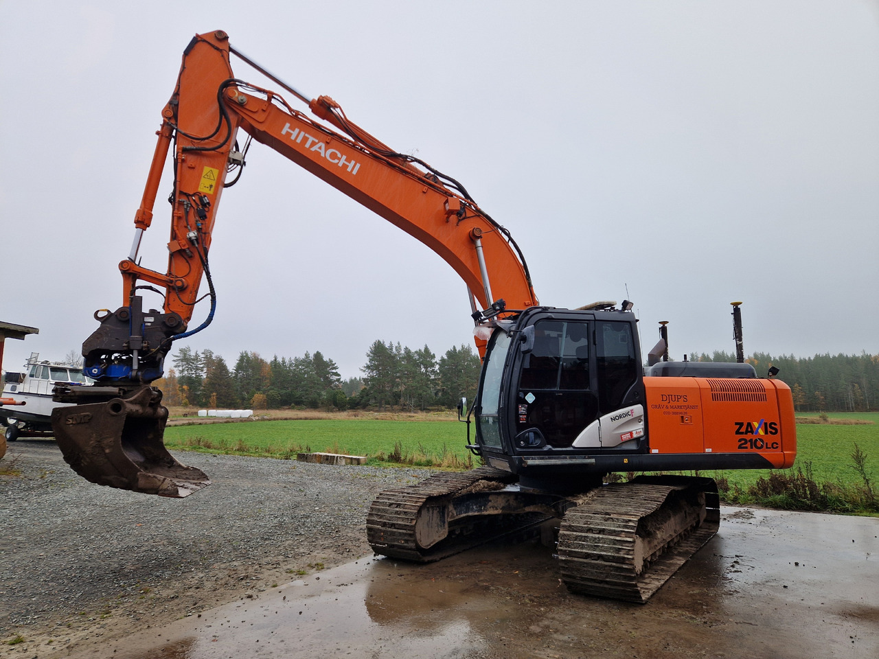 Grävmaskin - Hitachi, Zaxis 210 LC - Escavadora de rastos: foto 1 Grävmaskin - Hitachi, Zaxis 210 LC - Escavadora de rastos: foto 1