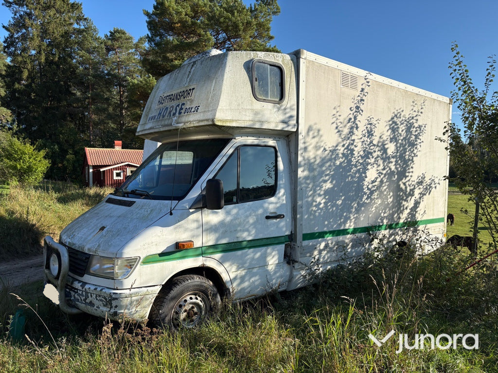 Hästlastbil Mercedes-Benz 312 D Automat - Camião de transporte de cavalos: foto 3 Hästlastbil Mercedes-Benz 312 D Automat - Camião de transporte de cavalos: foto 3