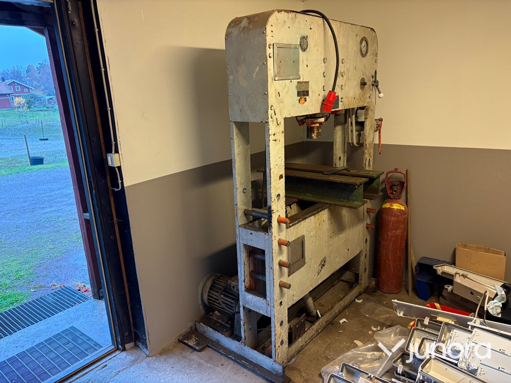 Hydraulpress - Hiab H100E, 100 ton - Quinadeira: foto 4 Hydraulpress - Hiab H100E, 100 ton - Quinadeira: foto 4