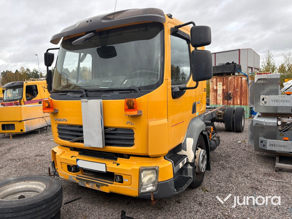 Lastbil - Volvo FL 4*2 - Camião chassi: foto 1 Lastbil - Volvo FL 4*2 - Camião chassi: foto 1
