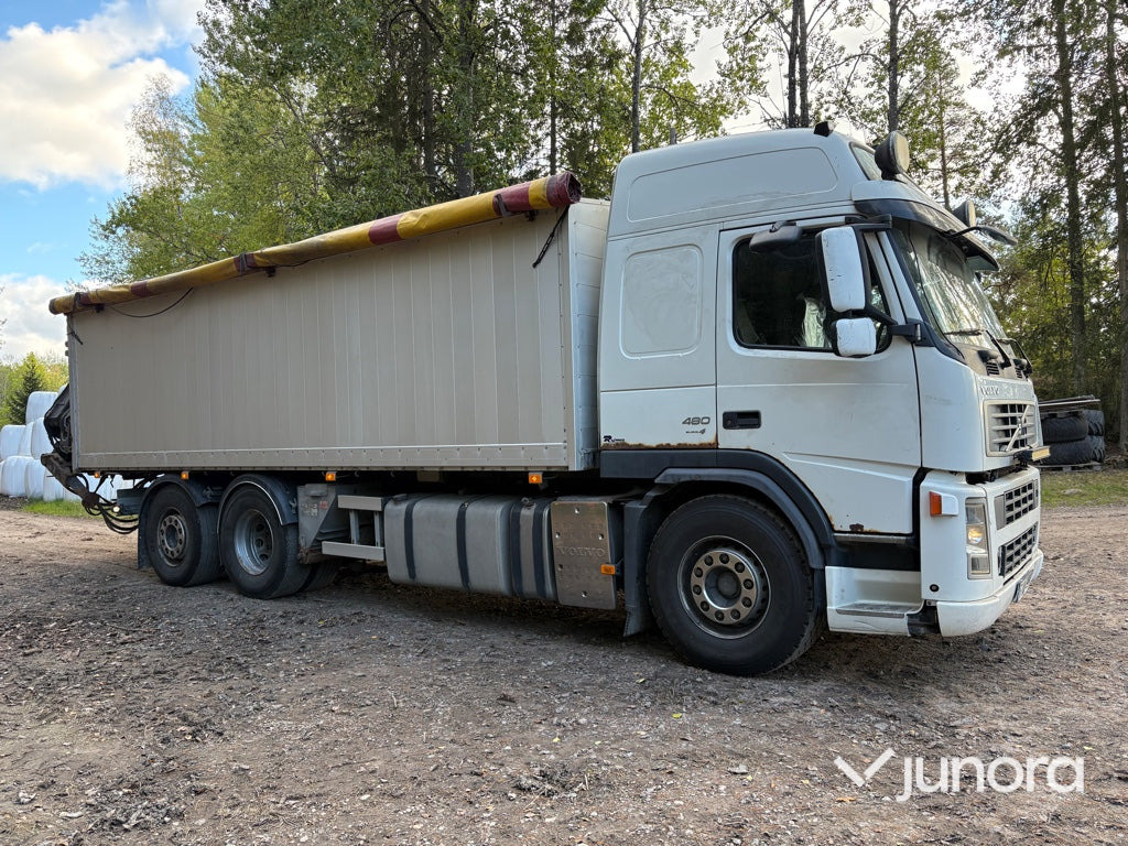 Lastbil Volvo FM-480 6*2 med lyftkran - Camião de caixa aberta/ Plataforma, Camião grua: foto 4 Lastbil Volvo FM-480 6*2 med lyftkran - Camião de caixa aberta/ Plataforma, Camião grua: foto 4