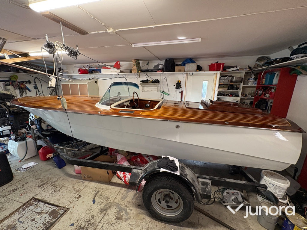 Motorbåt - Mahogny Runabout, V8 - Máquina de outro: foto 1 Motorbåt - Mahogny Runabout, V8 - Máquina de outro: foto 1