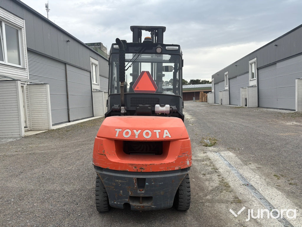 Motviktstruck - Toyota Tonero 42-7FDA50 - Empilhador a diesel: foto 2 Motviktstruck - Toyota Tonero 42-7FDA50 - Empilhador a diesel: foto 2