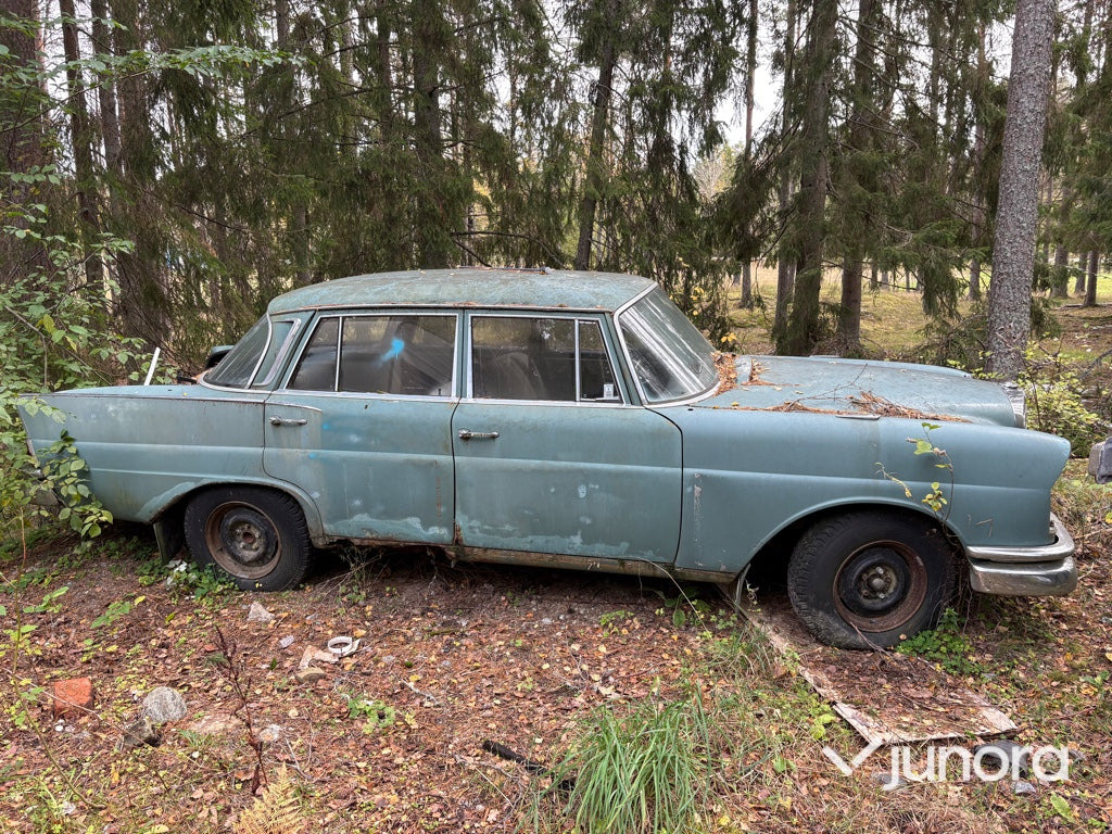 Renoveringsobjekt - Mercedes-Benz 220 S - Automóvel: foto 2 Renoveringsobjekt - Mercedes-Benz 220 S - Automóvel: foto 2