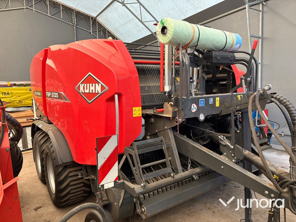 Rundbalspress & Inplastare - Kuhn FBP 3135 Intelliwrap - Enfardadeira de fardos redondos, Empacotador de fardos: foto 5 Rundbalspress & Inplastare - Kuhn FBP 3135 Intelliwrap - Enfardadeira de fardos redondos, Empacotador de fardos: foto 5