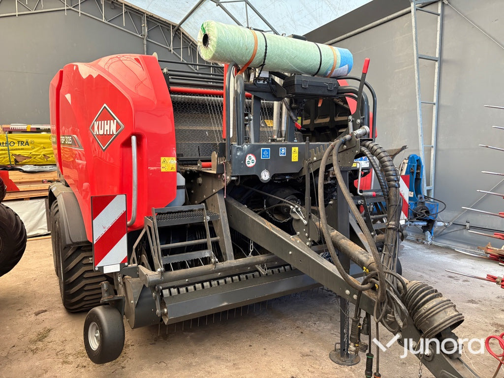Rundbalspress & Inplastare - Kuhn FBP 3135 Intelliwrap - Enfardadeira de fardos redondos, Empacotador de fardos: foto 2 Rundbalspress & Inplastare - Kuhn FBP 3135 Intelliwrap - Enfardadeira de fardos redondos, Empacotador de fardos: foto 2