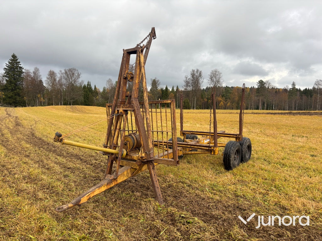 Skogsvagn - Moheda med starkran - Reboque florestal: foto 1 Skogsvagn - Moheda med starkran - Reboque florestal: foto 1