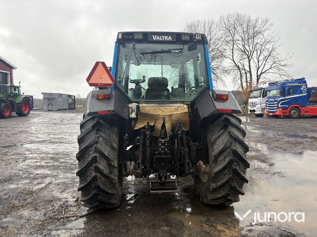 Traktor - Valtra 6550-4 med frontlastare - Trator: foto 4 Traktor - Valtra 6550-4 med frontlastare - Trator: foto 4