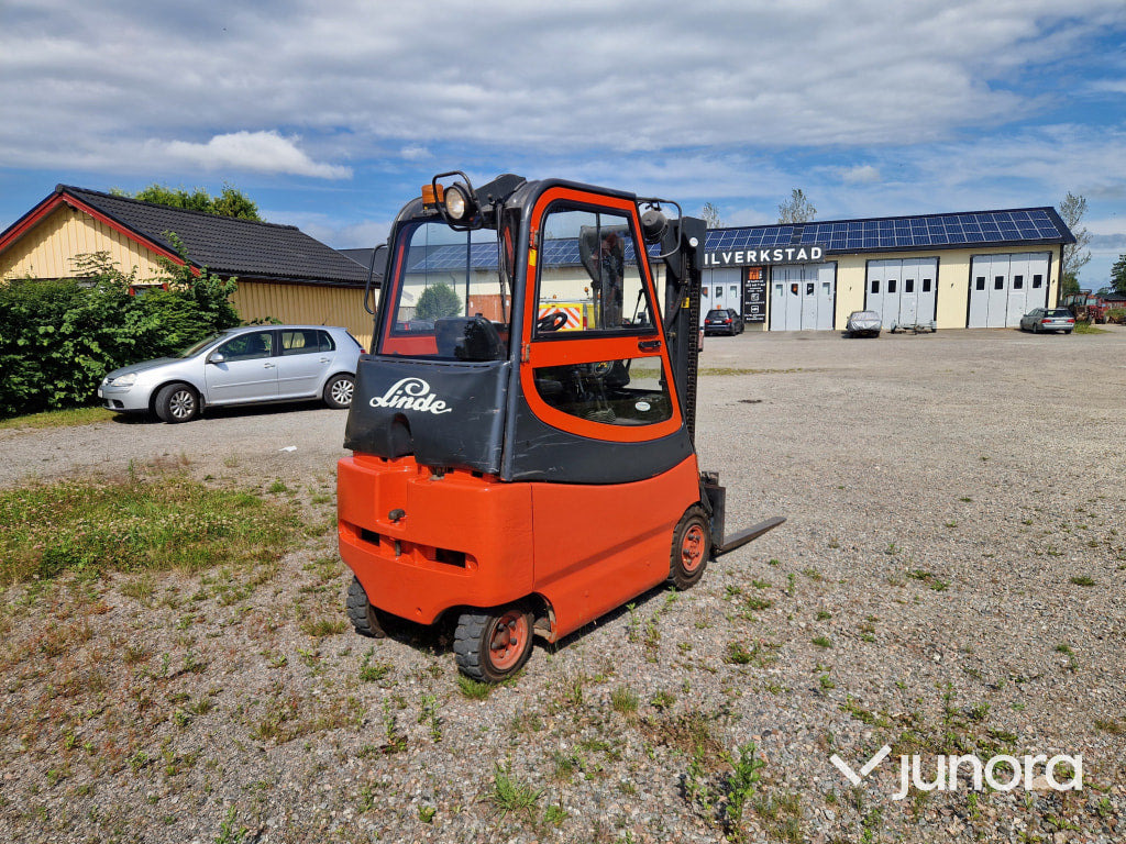Truck Linde E20/600 - Empilhador elétrico: foto 1 Truck Linde E20/600 - Empilhador elétrico: foto 1