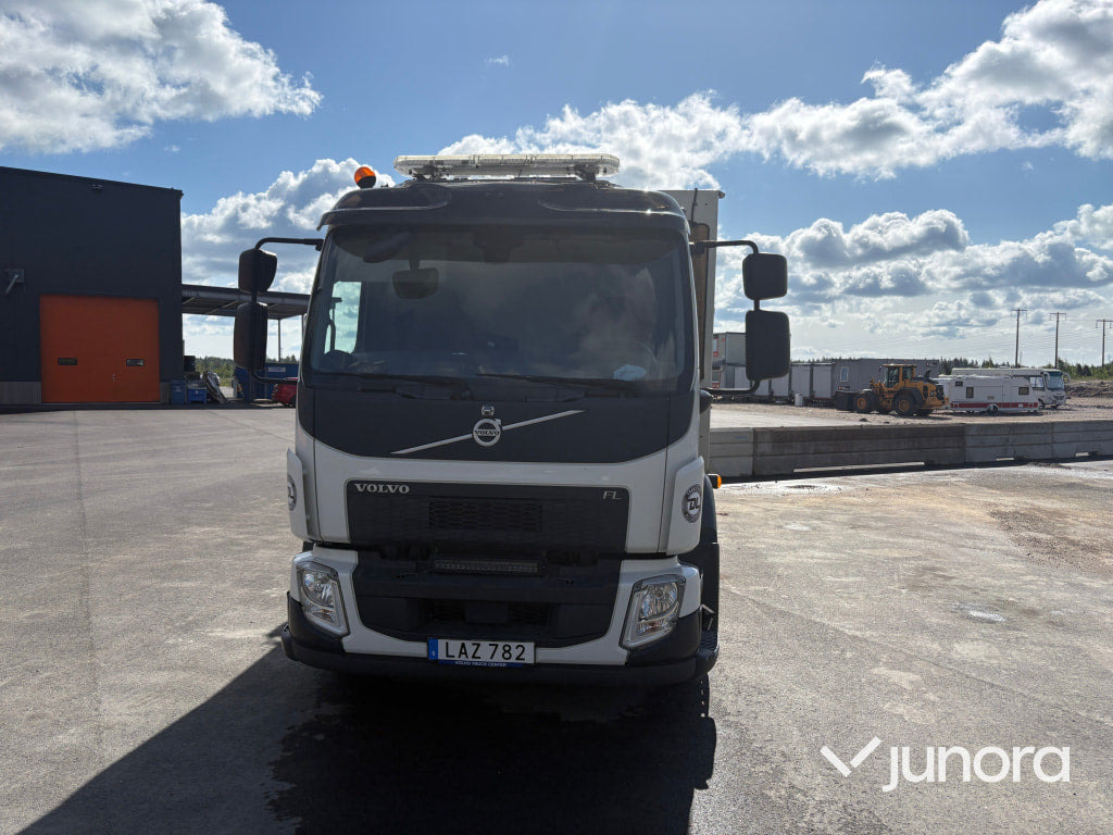 Volvo FL 42 - Caminhão de lixo: foto 2 Volvo FL 42 - Caminhão de lixo: foto 2
