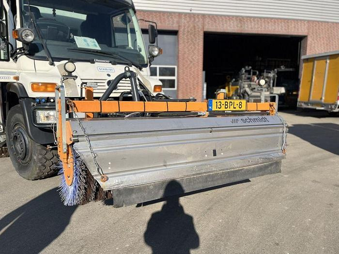 Mercedes-Benz Unimog U400 U400 4 x 2 / Schmidt SK350 sweeper - Varredora urbana: foto 5 Mercedes-Benz Unimog U400 U400 4 x 2 / Schmidt SK350 sweeper - Varredora urbana: foto 5