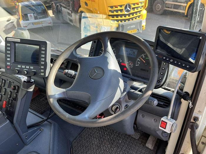 Varredora urbana Mercedes-Benz Unimog U400 U400 4 x 2 / Schmidt SK350 sweeper: foto 9