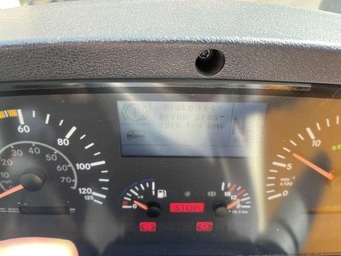 Varredora urbana Mercedes-Benz Unimog U400 U400 4 x 2 / Schmidt SK350 sweeper: foto 10