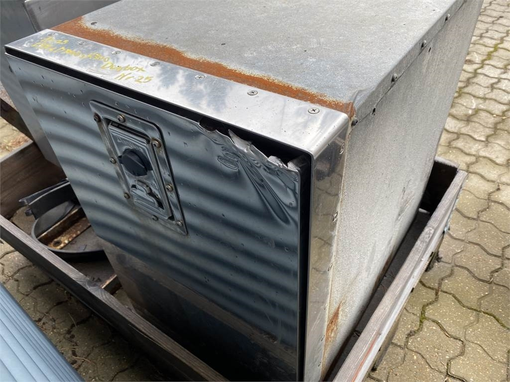 Danbox L480 x H710 x D700 mm - Carroceria e exterior para Camião: foto 1 Danbox L480 x H710 x D700 mm - Carroceria e exterior para Camião: foto 1