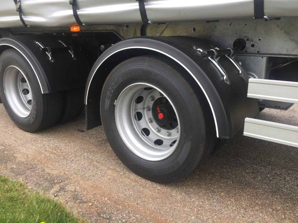 Semi-reboque de lona Hangler 12,5 mtr 2 akslet city lift - 30 pallers: foto 9 Semi-reboque de lona Hangler 12,5 mtr 2 akslet city lift - 30 pallers: foto 9