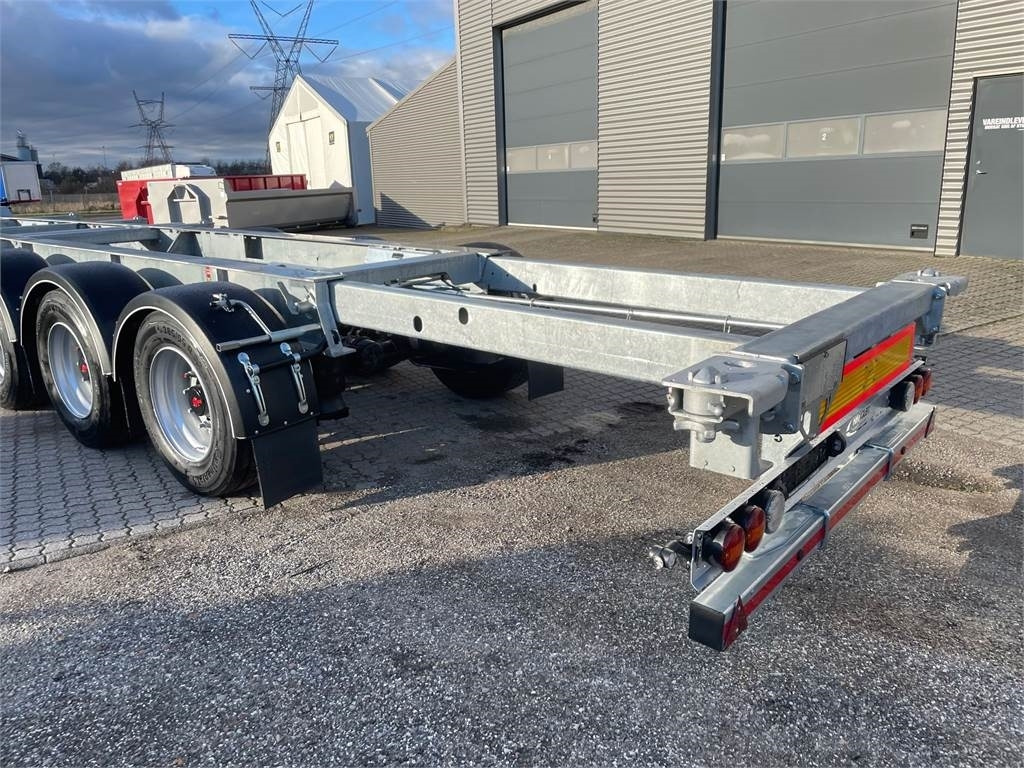 Hangler SDS 430 container chassis - multi låse - ADR - Semi-reboque transportador de contêineres/ Caixa móvel: foto 2 Hangler SDS 430 container chassis - multi låse - ADR - Semi-reboque transportador de contêineres/ Caixa móvel: foto 2