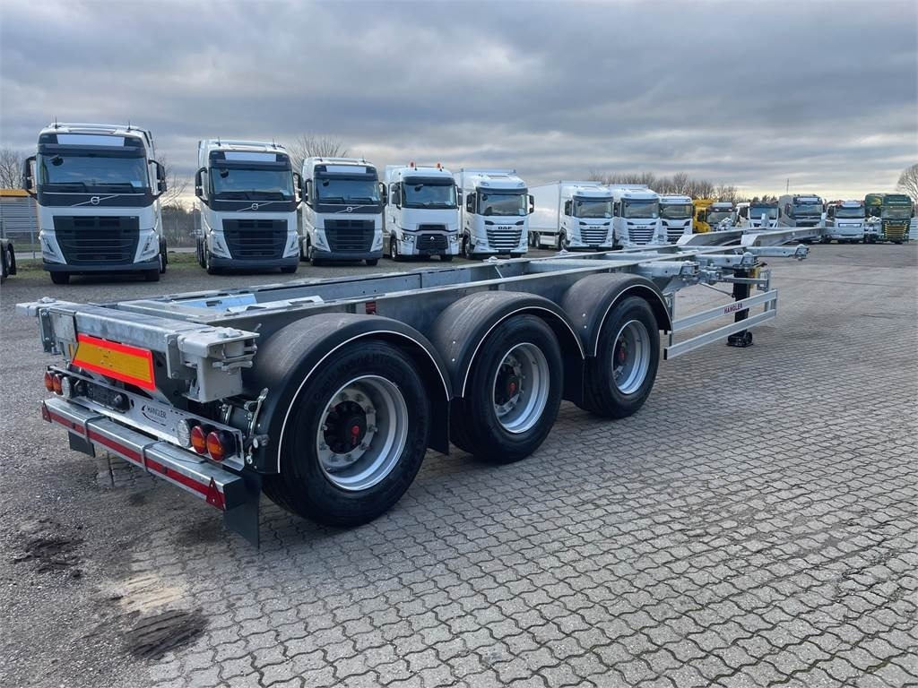 Hangler SDS 430 container chassis - multi låse - ADR - Semi-reboque transportador de contêineres/ Caixa móvel: foto 1 Hangler SDS 430 container chassis - multi låse - ADR - Semi-reboque transportador de contêineres/ Caixa móvel: foto 1