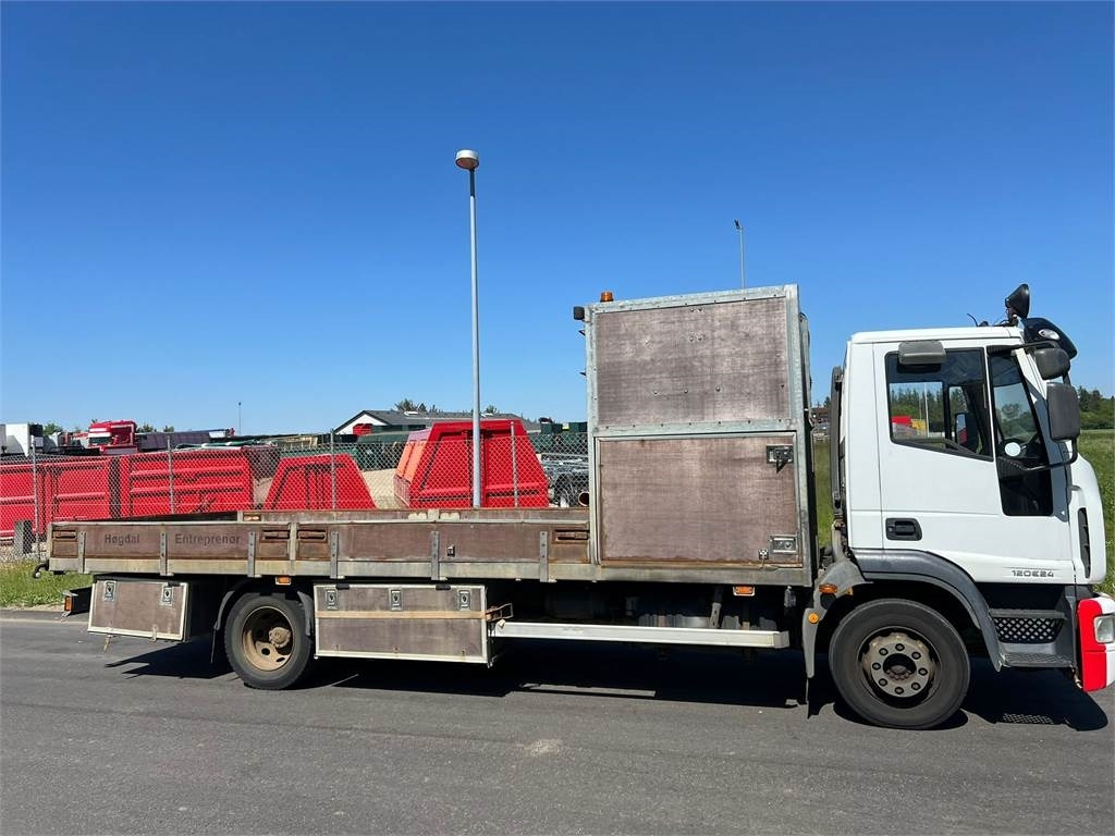 Iveco Eurocargo 120E24 FP - Camião de caixa aberta/ Plataforma: foto 2 Iveco Eurocargo 120E24 FP - Camião de caixa aberta/ Plataforma: foto 2