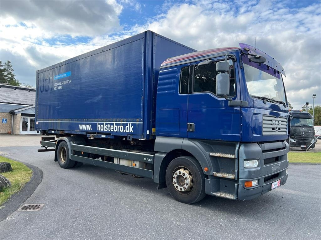 MAN TGA 18-350 - 7,15 - Camião transportador de contêineres/ Caixa móvel: foto 2 MAN TGA 18-350 - 7,15 - Camião transportador de contêineres/ Caixa móvel: foto 2
