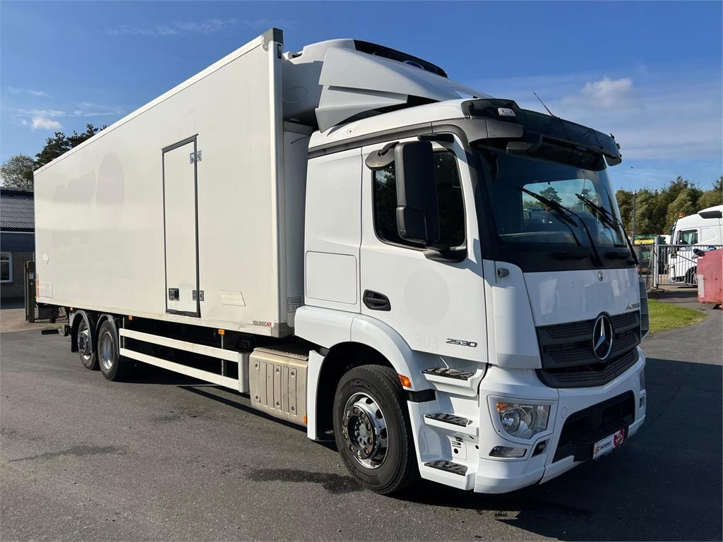 Mercedes-Benz Actros 2530 L 6x2*4 - Camião frigorífico: foto 2 Mercedes-Benz Actros 2530 L 6x2*4 - Camião frigorífico: foto 2