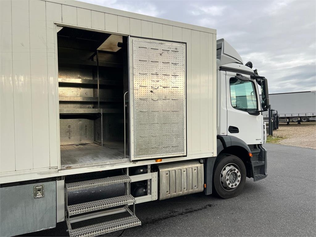 Mercedes-Benz Antos 1824 LnR - Camião furgão: foto 4 Mercedes-Benz Antos 1824 LnR - Camião furgão: foto 4