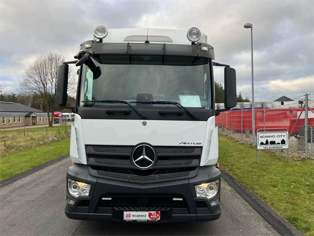 Mercedes-Benz Antos 2533 L - Camião furgão: foto 4 Mercedes-Benz Antos 2533 L - Camião furgão: foto 4