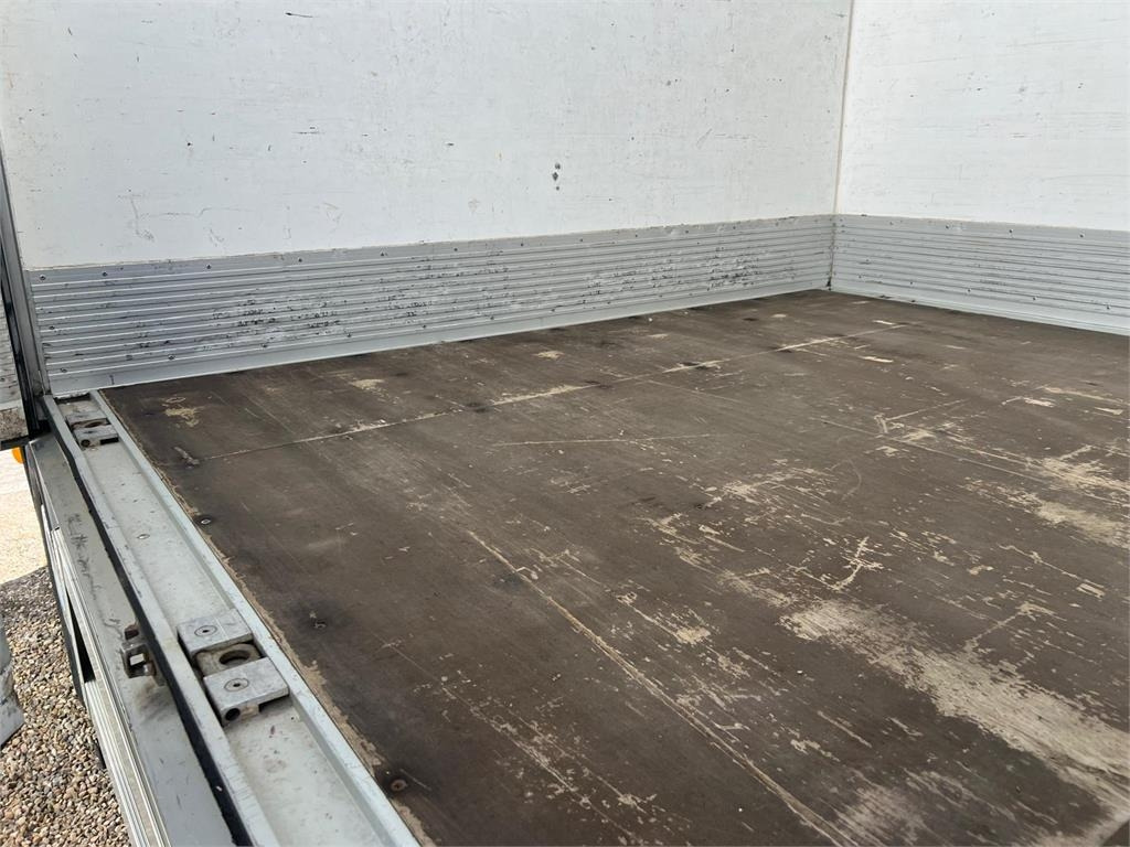 Volvo FE320 18 ton - Camião frigorífico: foto 5 Volvo FE320 18 ton - Camião frigorífico: foto 5