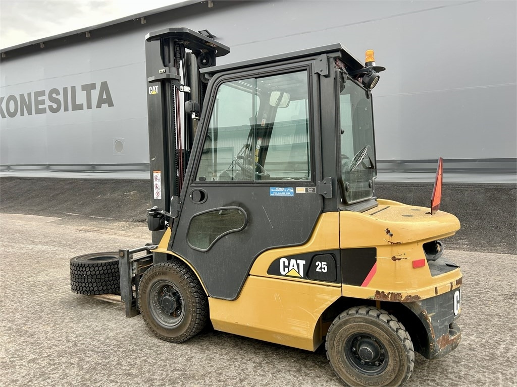 CAT DP 25 NT - Empilhador a diesel: foto 2 CAT DP 25 NT - Empilhador a diesel: foto 2