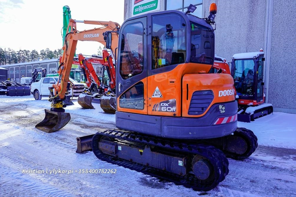 Doosan DX60LCR VARUSTEPAKETILLA - Mini escavadeira: foto 2 Doosan DX60LCR VARUSTEPAKETILLA - Mini escavadeira: foto 2