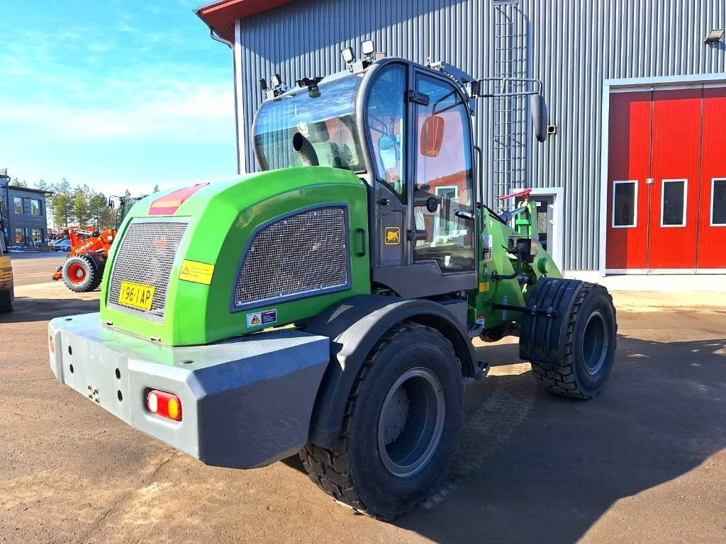 Greenmaster 825 PIIKIT, KAUHA JA HIEKOITIN - Pá carregadora de rodas: foto 4 Greenmaster 825 PIIKIT, KAUHA JA HIEKOITIN - Pá carregadora de rodas: foto 4