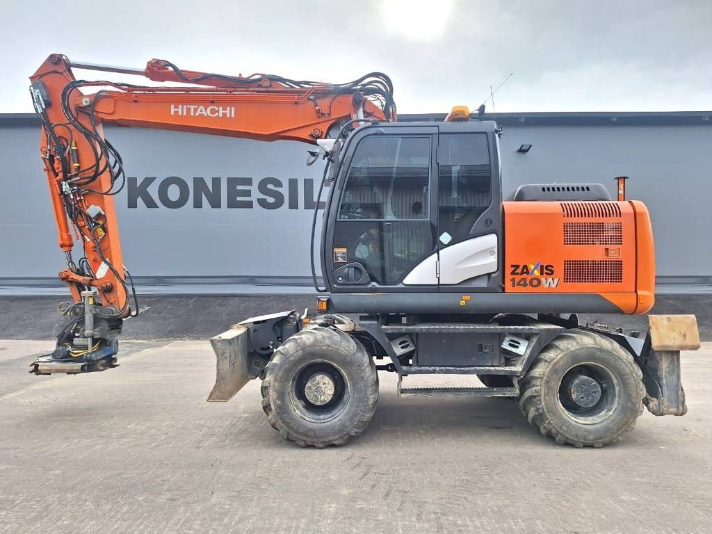Hitachi ZX140W-5 HUIPPUVARUSTEET - Escavadeira de rodas: foto 1 Hitachi ZX140W-5 HUIPPUVARUSTEET - Escavadeira de rodas: foto 1