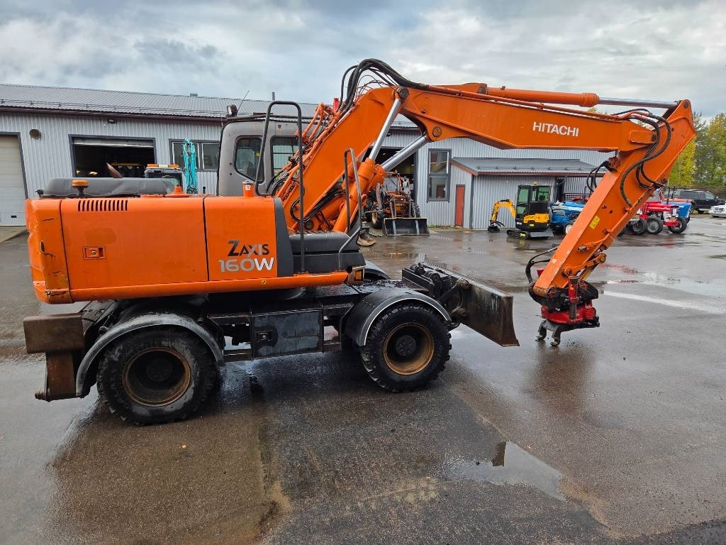 Hitachi ZX160 W PYÖRITTÄJÄLLÄ  - Escavadeira de rodas: foto 5 Hitachi ZX160 W PYÖRITTÄJÄLLÄ  - Escavadeira de rodas: foto 5