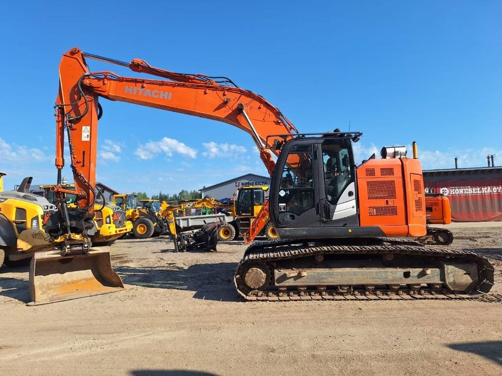 Hitachi ZX225USLC-5 - Escavadora de rastos: foto 1 Hitachi ZX225USLC-5 - Escavadora de rastos: foto 1