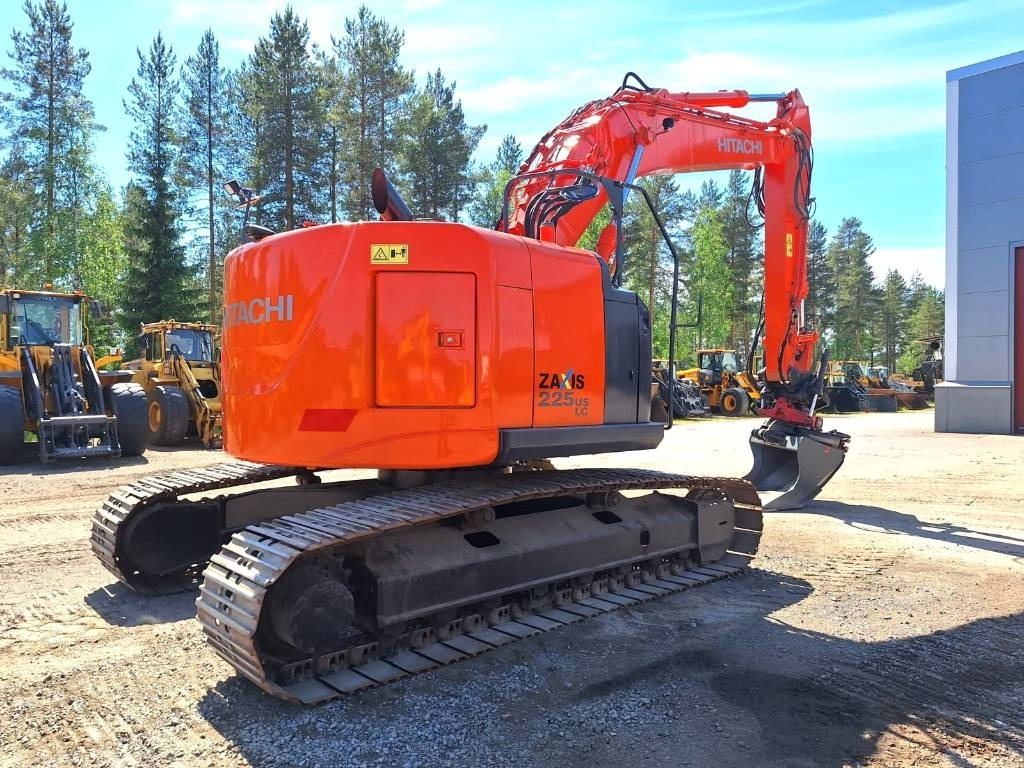 Hitachi ZX225USLC-5 PYÖRITTÄJÄ+PIHDIT YM. - Escavadora de rastos: foto 4 Hitachi ZX225USLC-5 PYÖRITTÄJÄ+PIHDIT YM. - Escavadora de rastos: foto 4