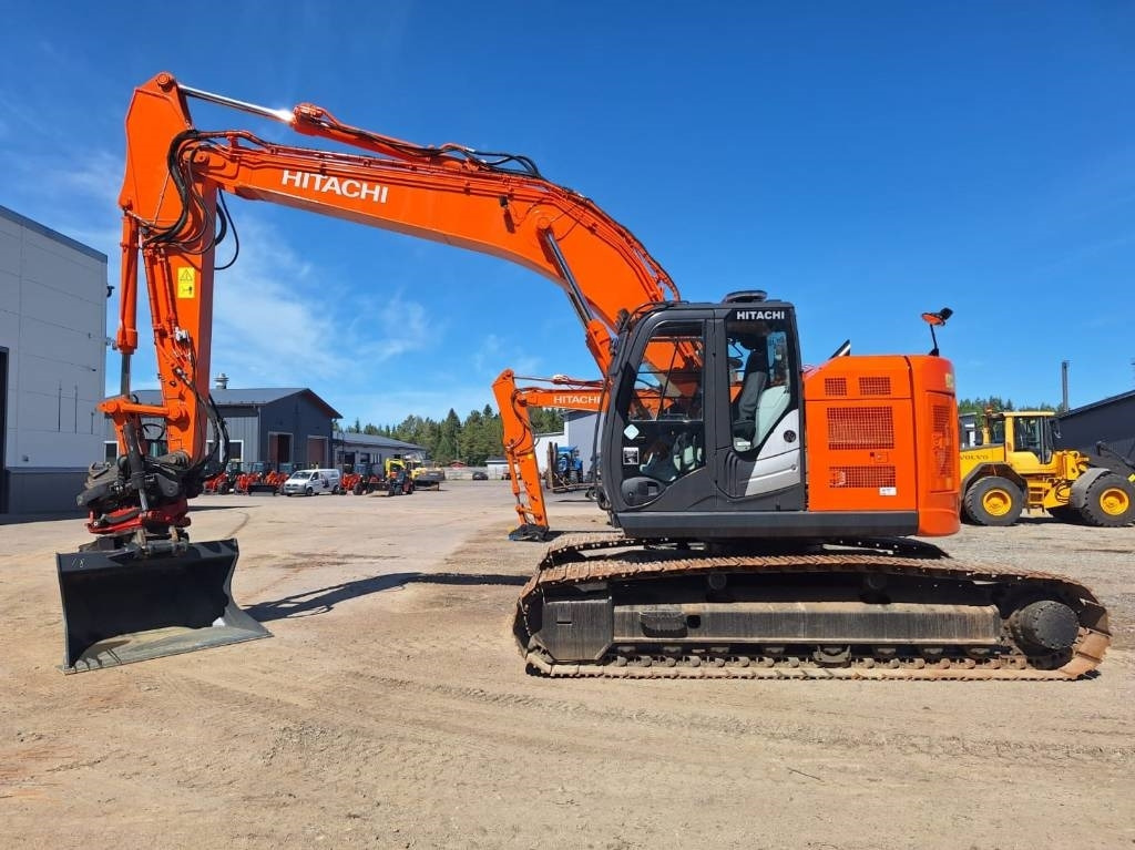 Hitachi ZX225USLC-5 PYÖRITTÄJÄ+PIHDIT YM. - Escavadora de rastos: foto 1 Hitachi ZX225USLC-5 PYÖRITTÄJÄ+PIHDIT YM. - Escavadora de rastos: foto 1