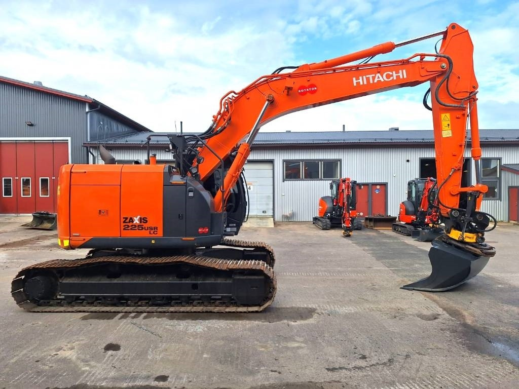 Hitachi ZX225USLC-5 PYÖRITTÄJÄLLÄ  - Escavadora de rastos: foto 5 Hitachi ZX225USLC-5 PYÖRITTÄJÄLLÄ  - Escavadora de rastos: foto 5