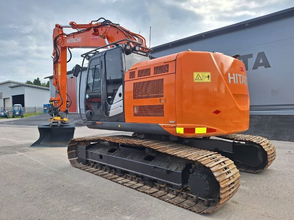 Hitachi ZX225USLC-5 PYÖRITTÄJÄLLÄ  - Escavadora de rastos: foto 2 Hitachi ZX225USLC-5 PYÖRITTÄJÄLLÄ  - Escavadora de rastos: foto 2