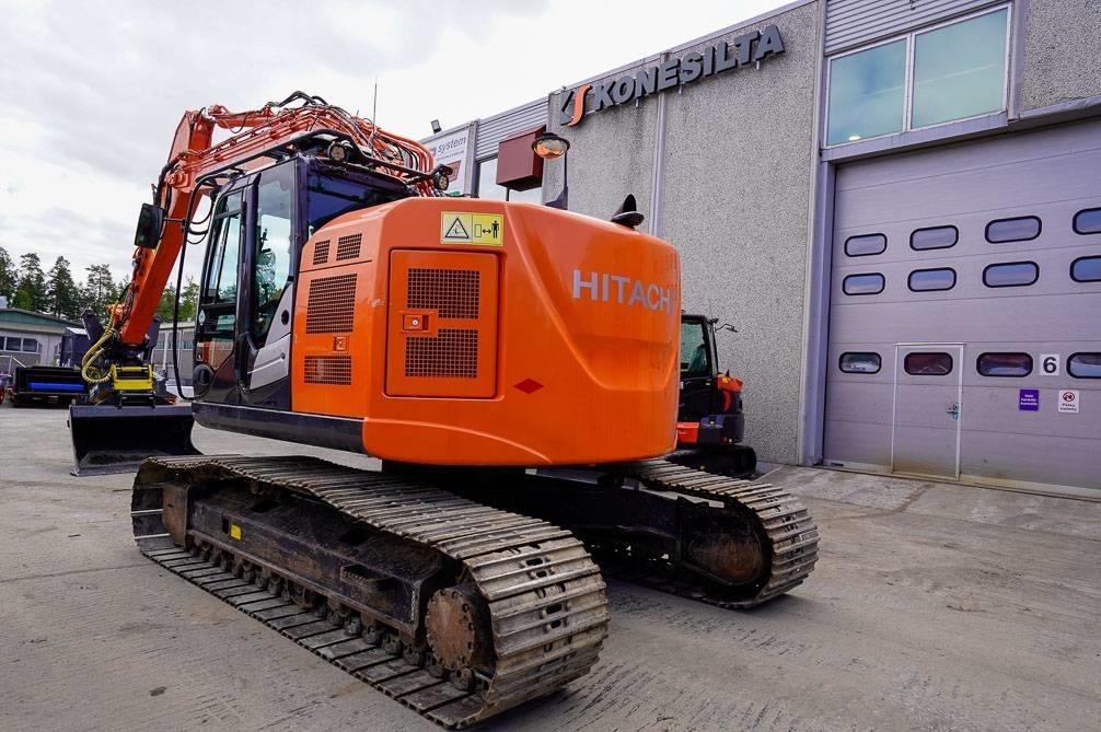 Hitachi ZX225USLC-5B MARTTIINILLA - Escavadora de rastos: foto 3 Hitachi ZX225USLC-5B MARTTIINILLA - Escavadora de rastos: foto 3