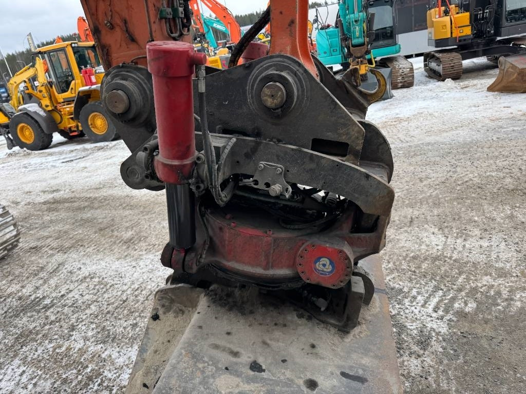 Escavadora de rastos Hitachi ZX225USLC-5B PYÖRITTÄJÄLLÄ: foto 6