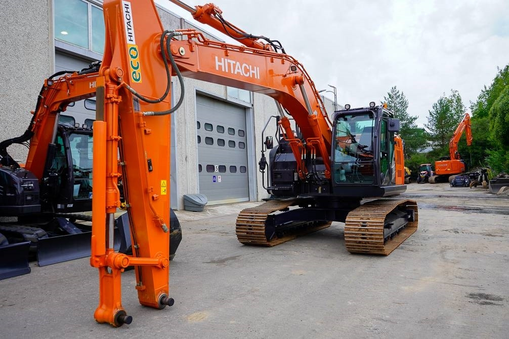 Hitachi ZX225USLC-6 - Escavadora de rastos: foto 3 Hitachi ZX225USLC-6 - Escavadora de rastos: foto 3