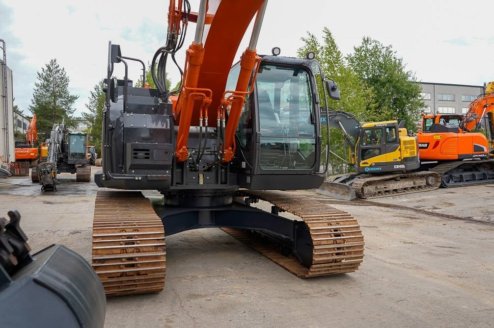 Hitachi ZX225USLC-6 - Escavadora de rastos: foto 5 Hitachi ZX225USLC-6 - Escavadora de rastos: foto 5