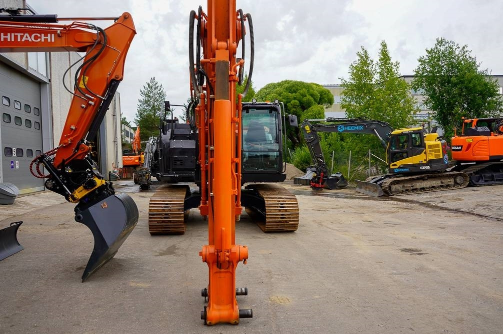 Hitachi ZX225USLC-6 - Escavadora de rastos: foto 4 Hitachi ZX225USLC-6 - Escavadora de rastos: foto 4