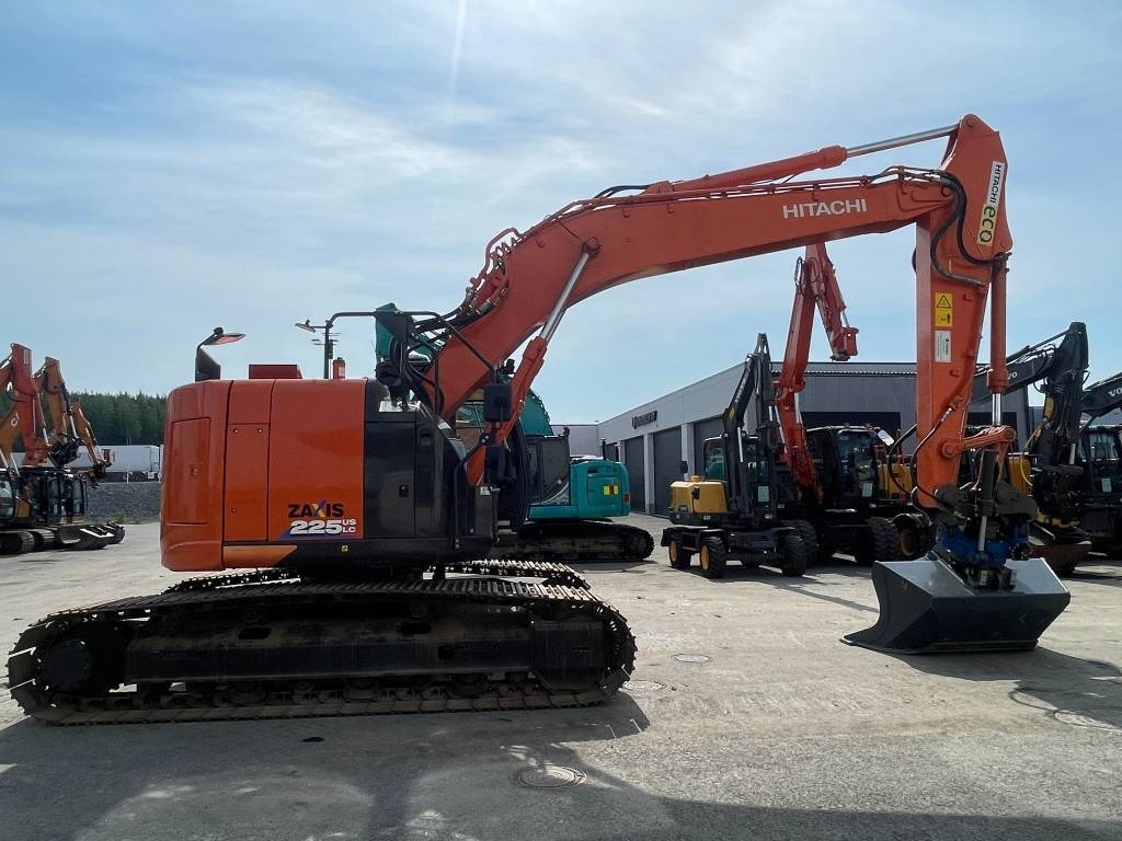 Hitachi ZX225USLC-6 PYÖRITTÄJÄLLÄ - Escavadora de rastos: foto 5 Hitachi ZX225USLC-6 PYÖRITTÄJÄLLÄ - Escavadora de rastos: foto 5