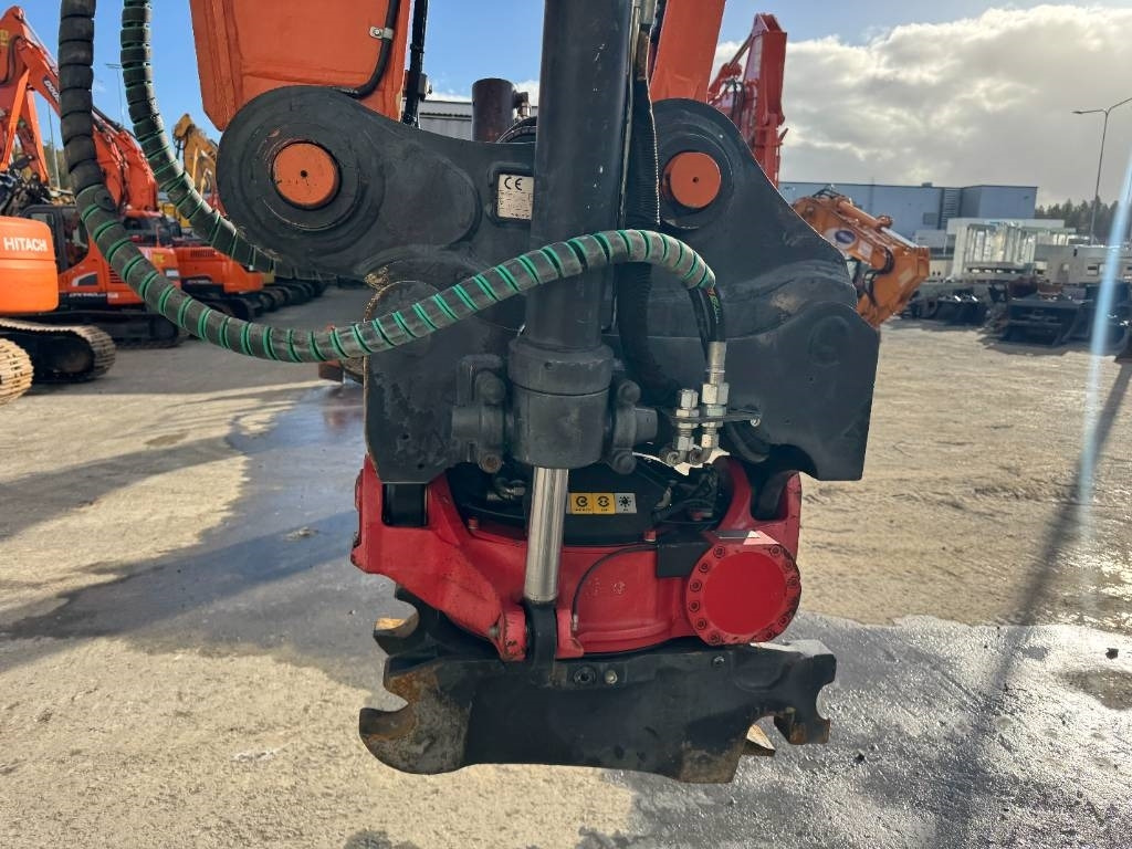 Hitachi ZX225USRLC-6 PYÖRITTÄJÄ, 3D-LAITTEET - Escavadora de rastos: foto 5 Hitachi ZX225USRLC-6 PYÖRITTÄJÄ, 3D-LAITTEET - Escavadora de rastos: foto 5