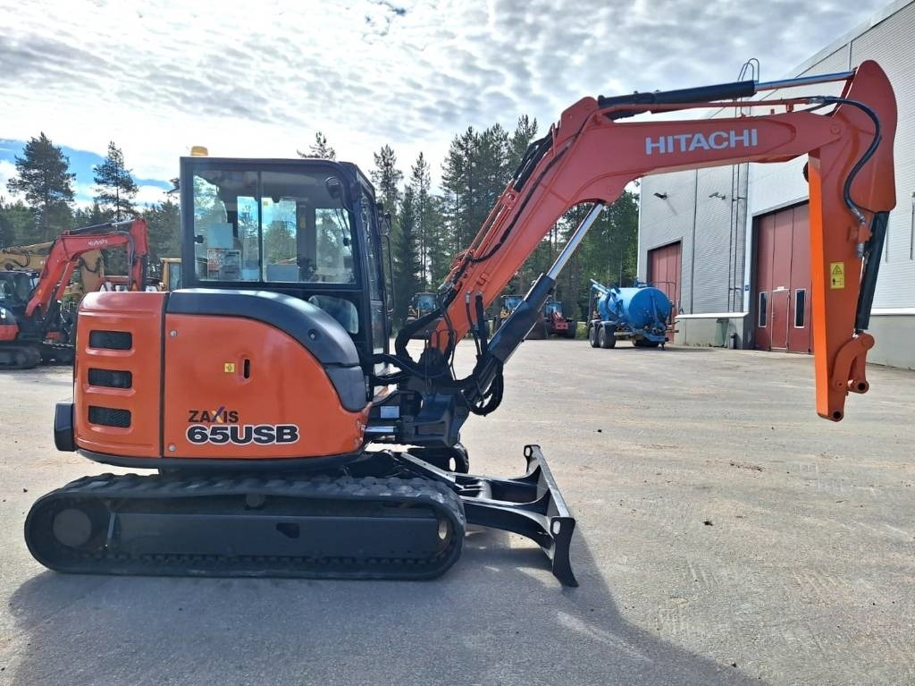 Hitachi ZX65USB-5  - Mini escavadeira: foto 5 Hitachi ZX65USB-5  - Mini escavadeira: foto 5