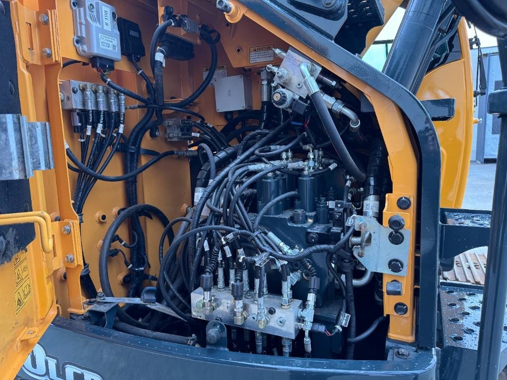 Escavadora de rastos Hyundai HX130LCR: foto 13