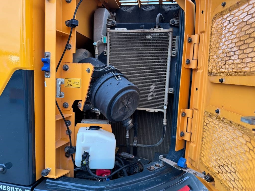 Escavadora de rastos Hyundai HX130LCR: foto 8