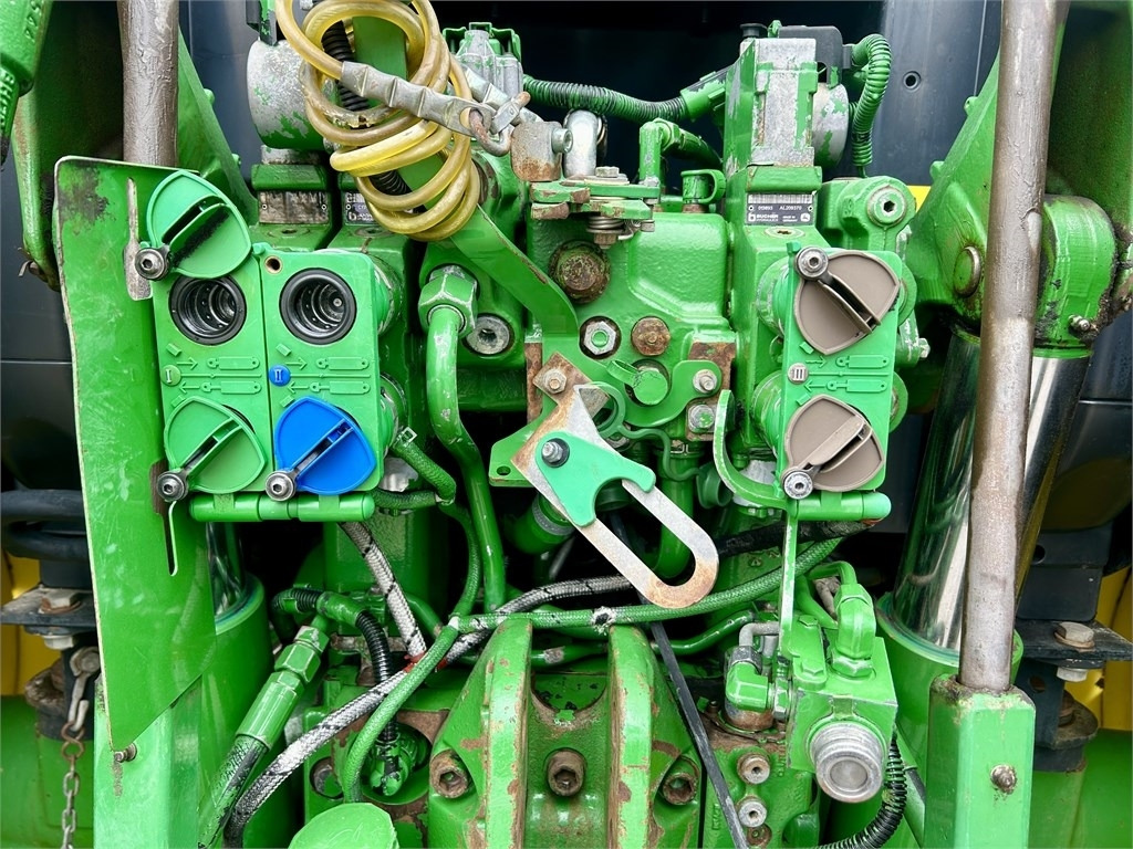 Trator John Deere 6125 R AUTOPOWER ETUKUORMAAJALLA: foto 10